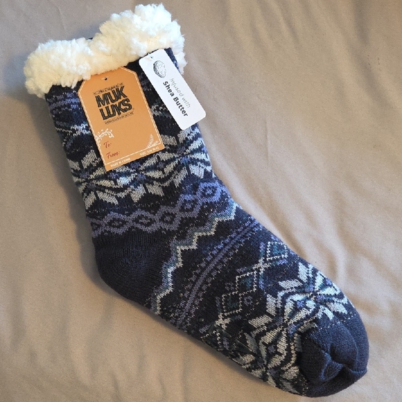 Muk Luks Other - NWT Navy and White Knit Gift Slipper Socks